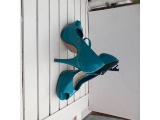 turquoise pumps