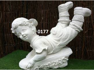 Kind op slee.    nr 0177