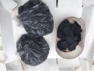 Nwe  zwarte imitatie  gloei houtskool chips  DRU  Trio gaskachel