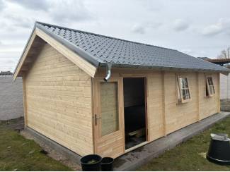 MAATWERK: blokhutten, woonunits, bijgebouwen.