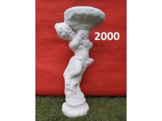MEISJE MET SCHAAL. nr 2000.
