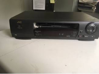 JVC HR. J 311 EU   Cassette  recorder  in zwart, Nu 39,- &euro;.